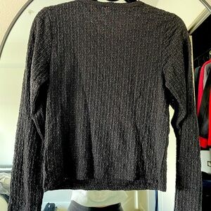 Old Navy black long sleeve crop shirt small. Never worn.